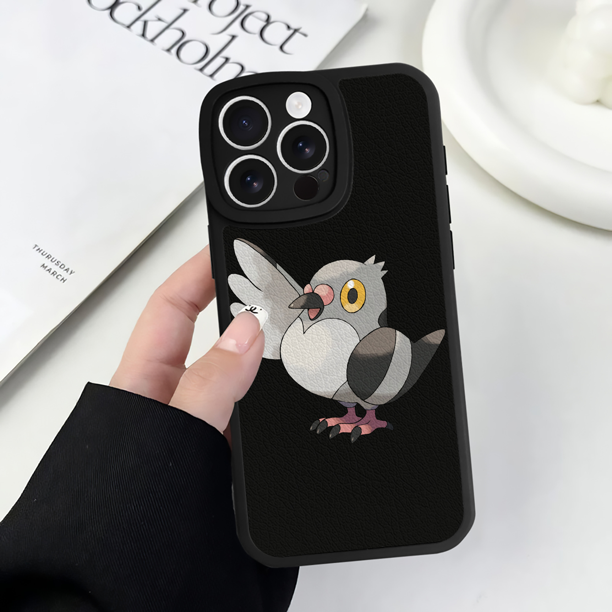 （画像用） ポケットモンスター Pokémon 【iPhone 16シリーズ対応】シリコンスマホケース（レザー調） 材質：シリコン